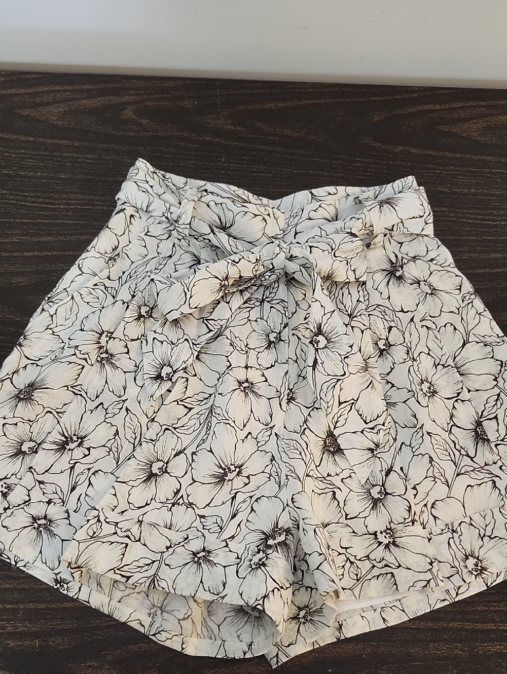 Christy Lynn Floral Linen shorts Pleated Size 0